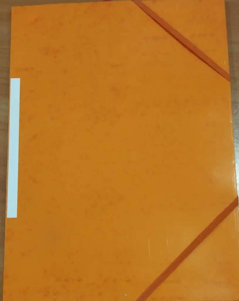 ملف كرتون مع مغيطة 