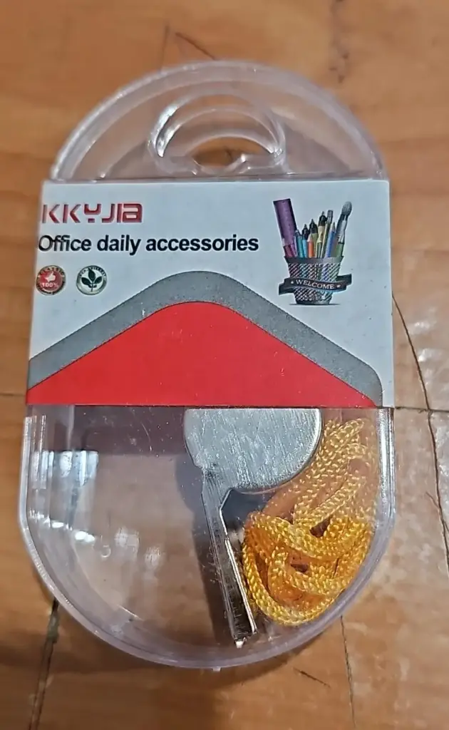 صفيرة حديد بعلبة بلاستك 