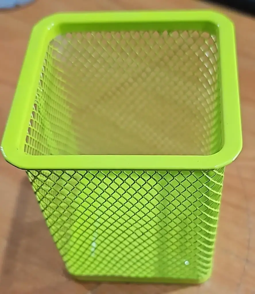 علبة مكتب  مربع شبك 