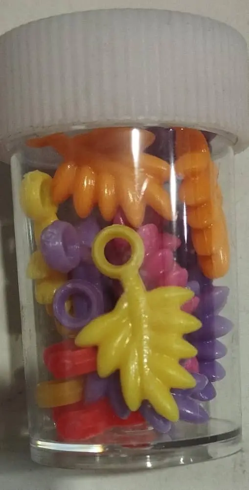 خرز اشغال داخل عبوة